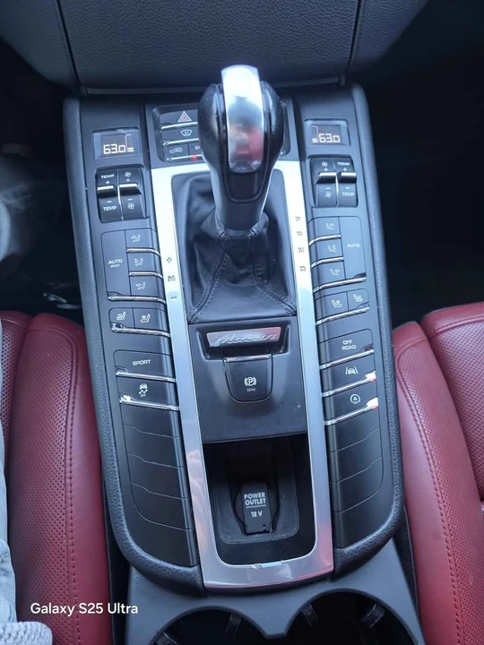 2018 Porsche Macan - Image 11 of 20
