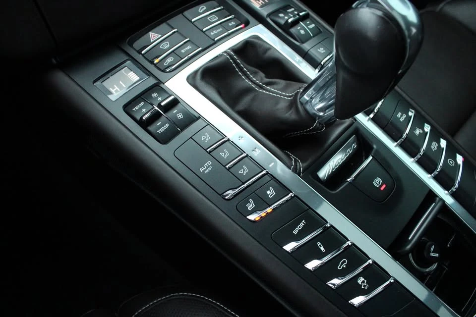 2018 Porsche Macan - Image 15 of 20