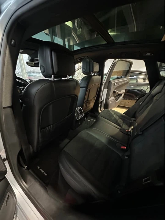 2018 Porsche Macan - Image 9 of 10