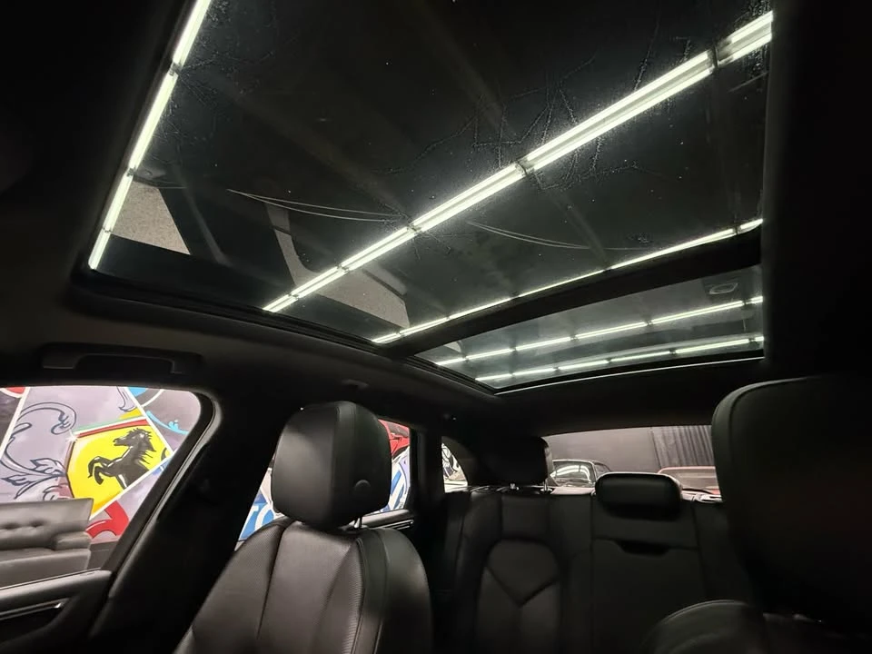 2018 Porsche Macan - Image 15 of 18