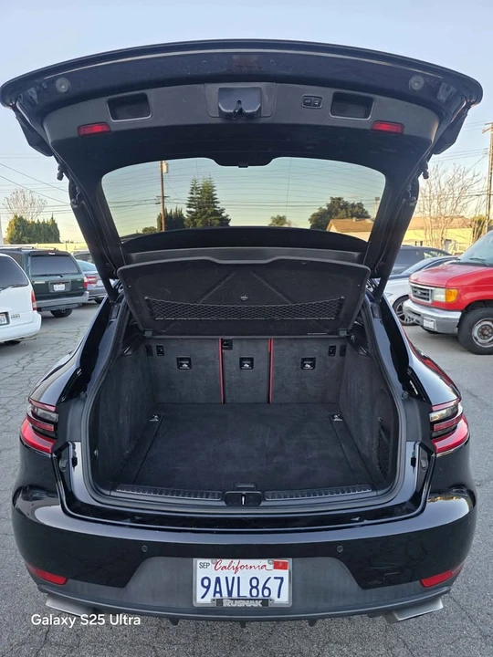 2018 Porsche Macan - Image 17 of 20