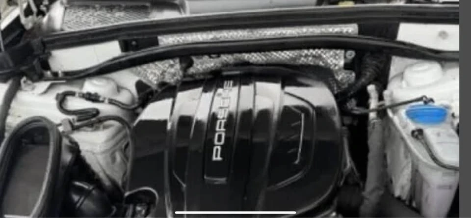 2018 Porsche Macan - Image 16 of 20