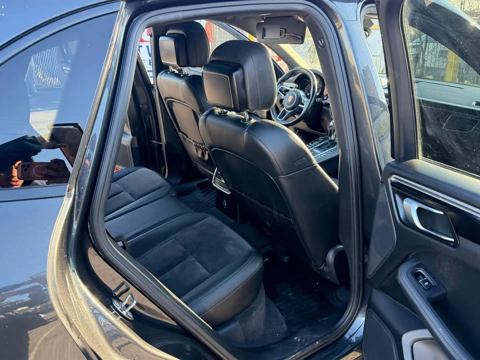 2018 Porsche Macan - Image 9 of 13