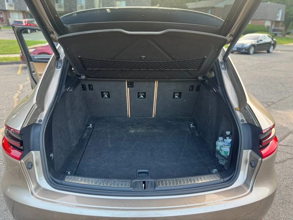 2018 Porsche Macan - Image 16 of 18