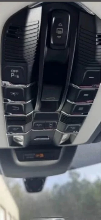 2018 Porsche Macan - Image 14 of 20