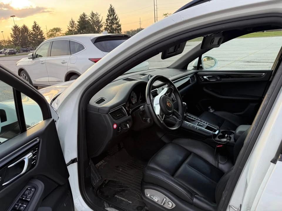 2018 Porsche Macan - Image 9 of 15