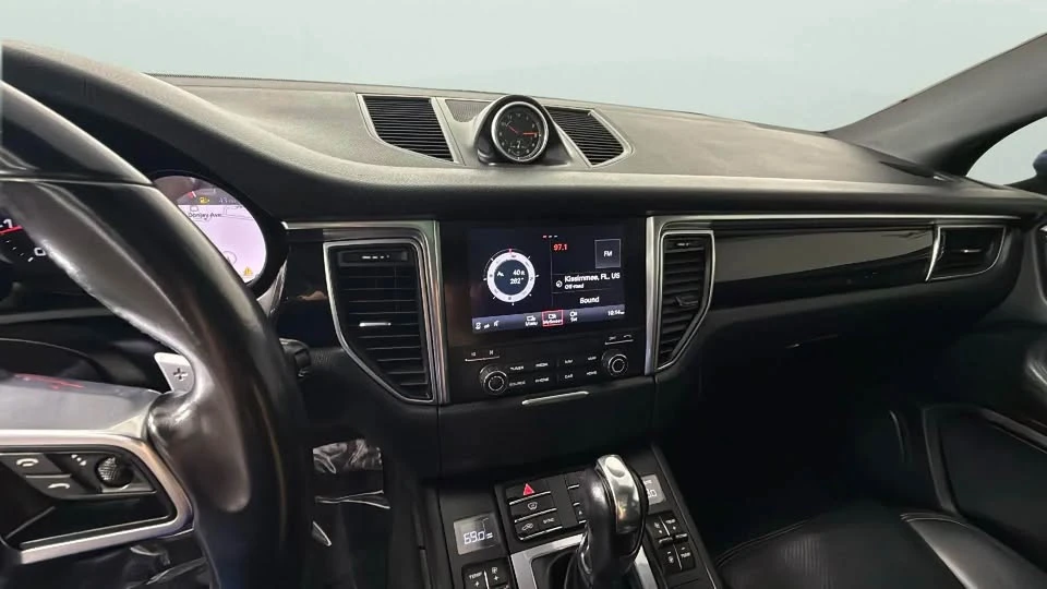 2018 Porsche Macan - Image 15 of 20