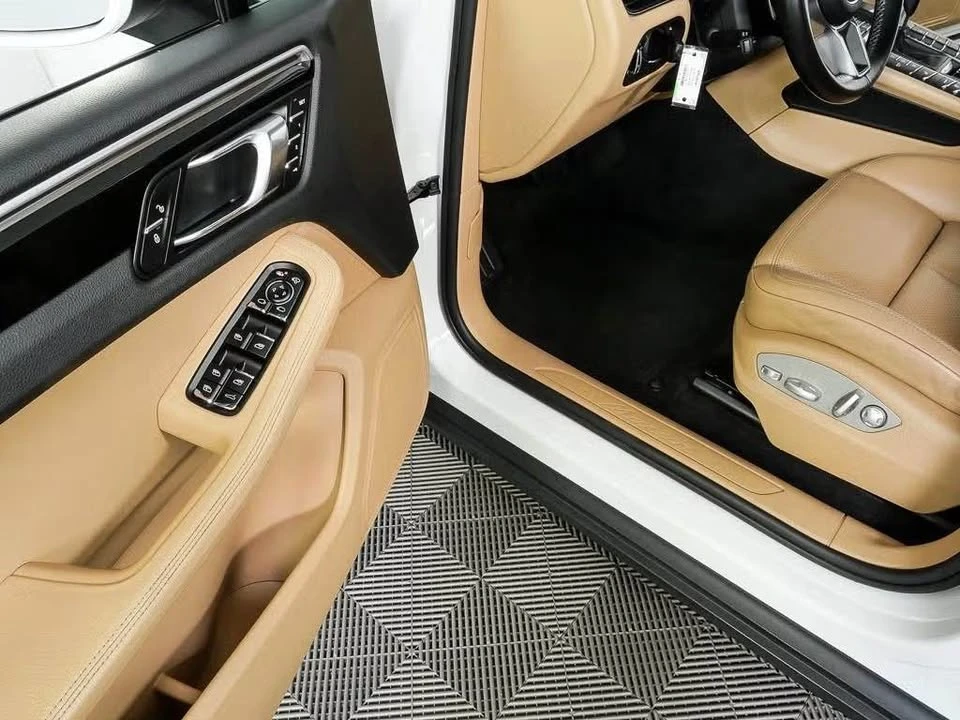 2018 Porsche Macan - Image 9 of 19