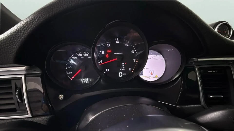 2018 Porsche Macan - Image 16 of 20