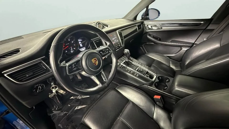 2018 Porsche Macan - Image 17 of 20