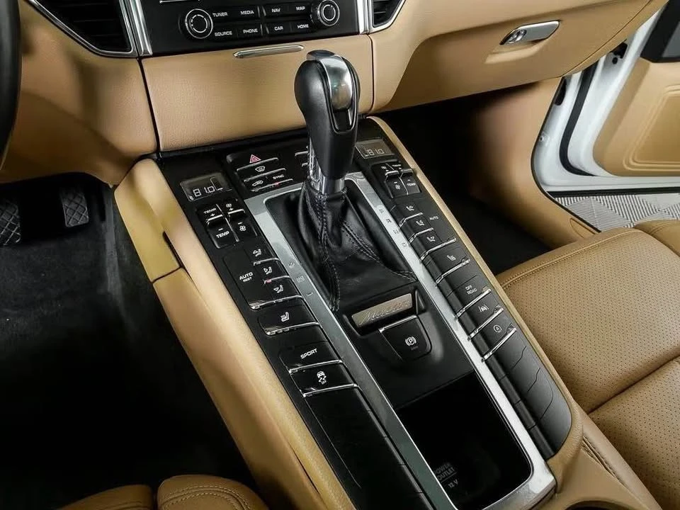 2018 Porsche Macan - Image 10 of 19