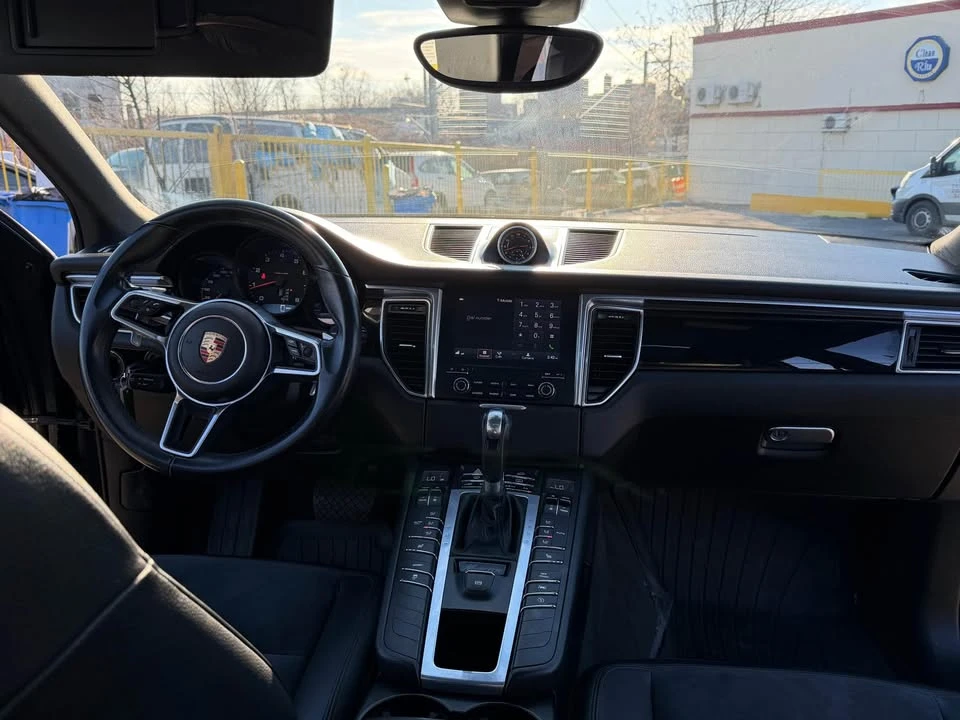 2018 Porsche Macan - Image 12 of 13