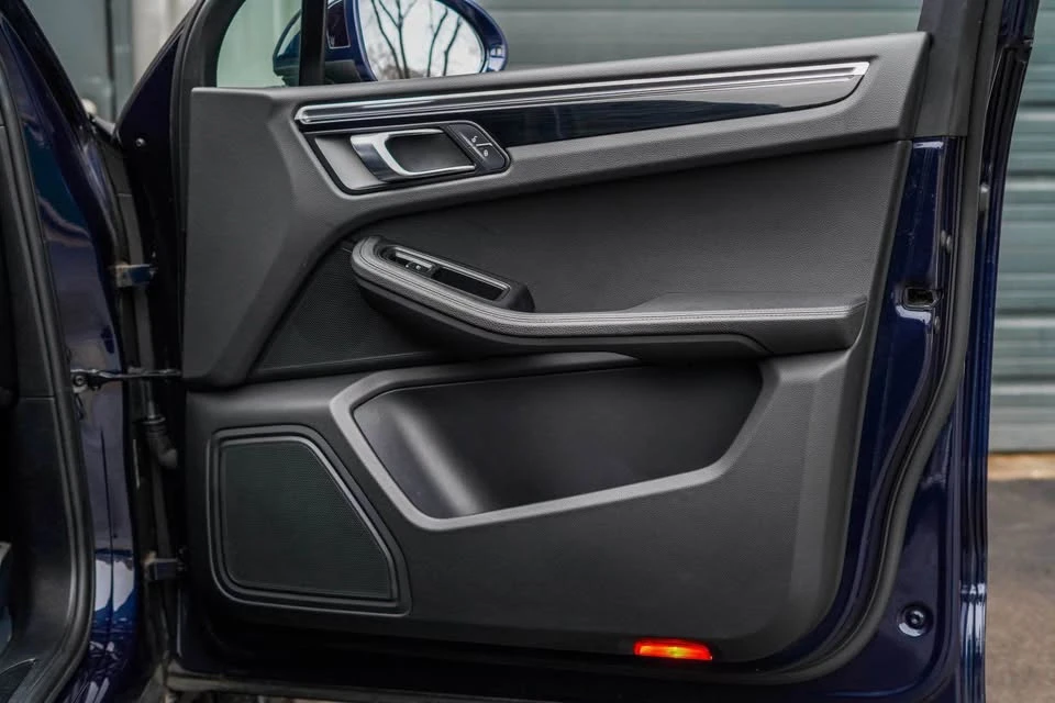 2018 Porsche Macan - Image 12 of 17