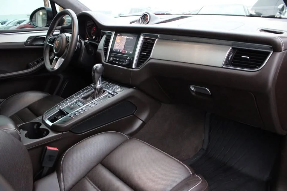 2018 Porsche Macan - Image 9 of 20