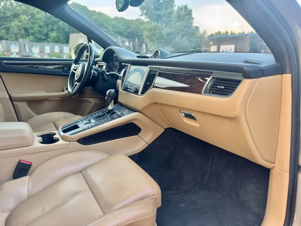 2018 Porsche Macan - Image 11 of 18