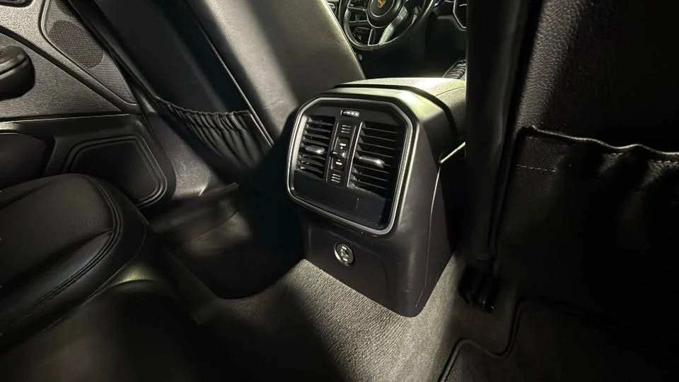 2018 Porsche Macan - Image 9 of 20