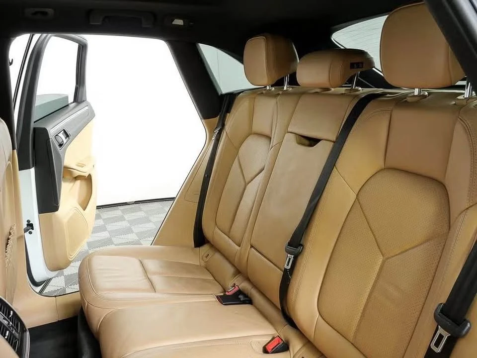2018 Porsche Macan - Image 14 of 19