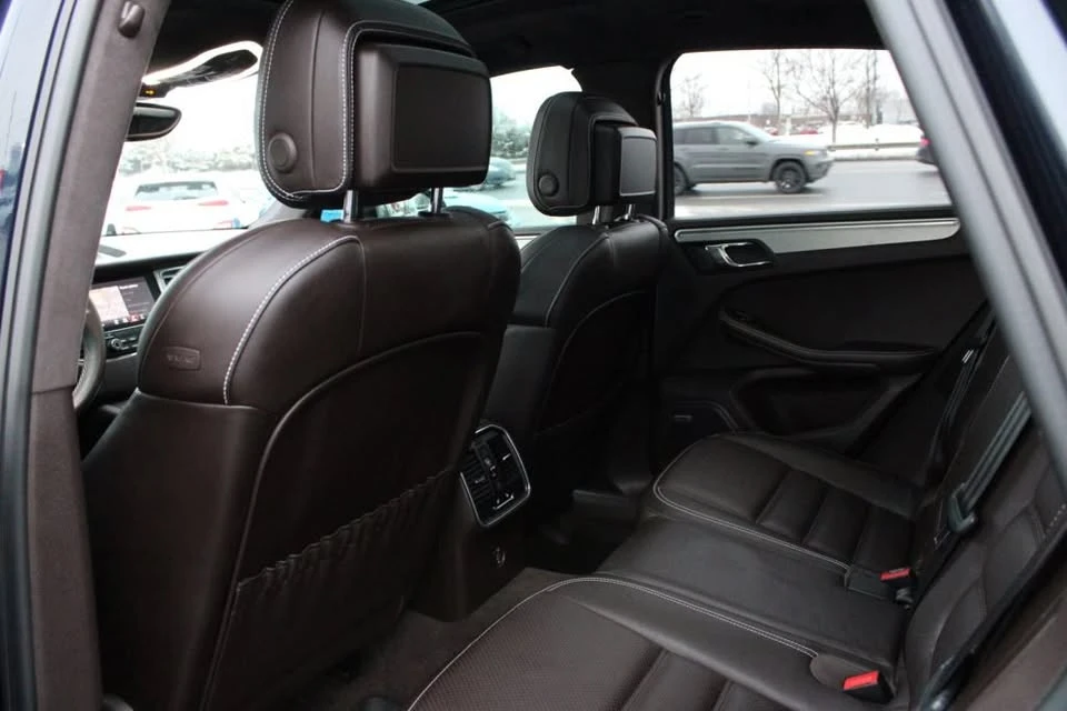 2018 Porsche Macan - Image 11 of 20