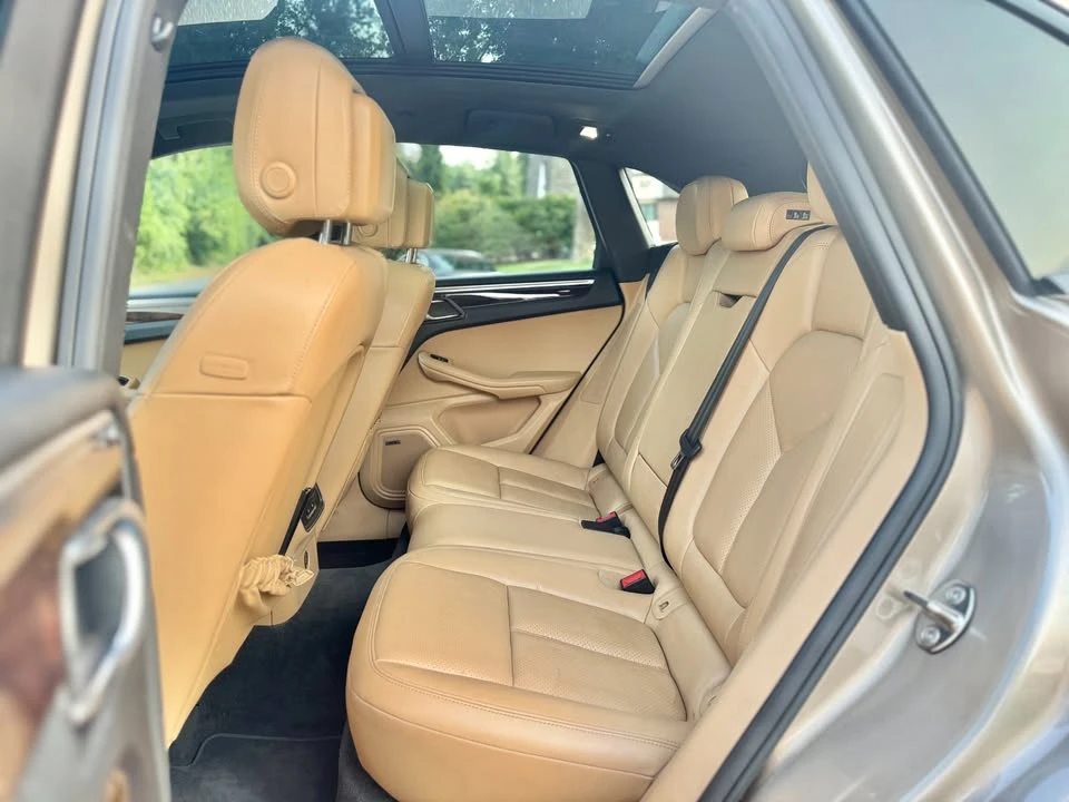 2018 Porsche Macan - Image 14 of 18