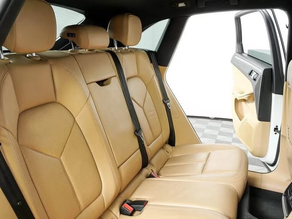 2018 Porsche Macan - Image 15 of 19