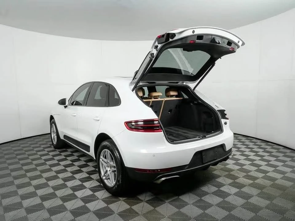 2018 Porsche Macan - Image 18 of 19