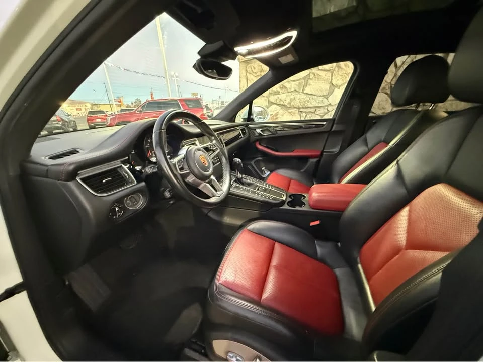 2018 Porsche Macan - Image 12 of 17