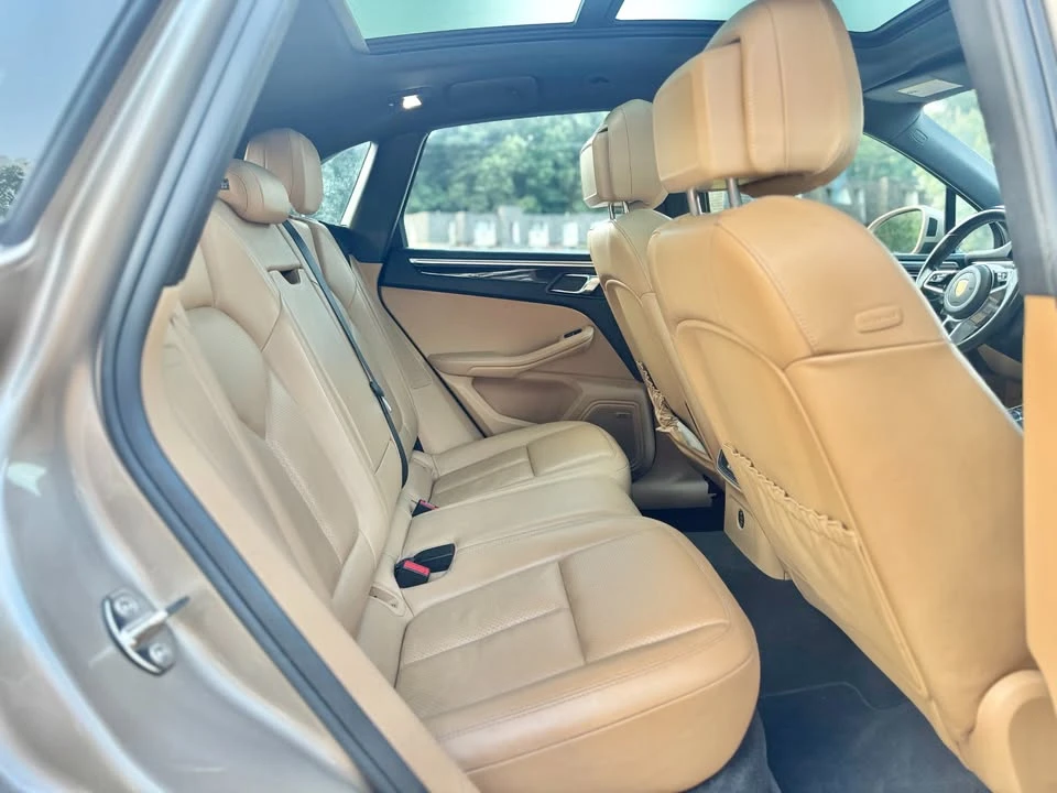 2018 Porsche Macan - Image 13 of 18