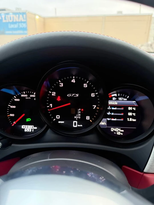 2018 Porsche Macan - Image 5 of 9
