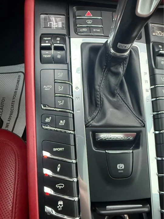 2018 Porsche Macan - Image 7 of 9