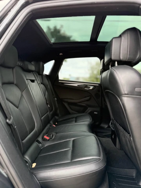 2018 Porsche Macan - Image 9 of 20