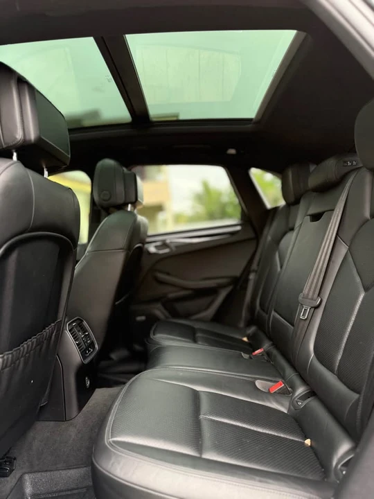 2018 Porsche Macan - Image 13 of 20
