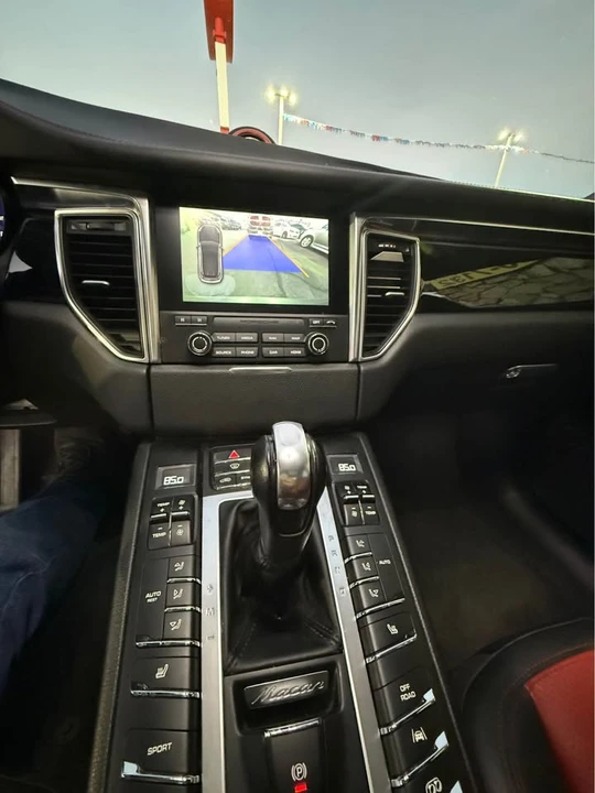 2018 Porsche Macan - Image 8 of 17