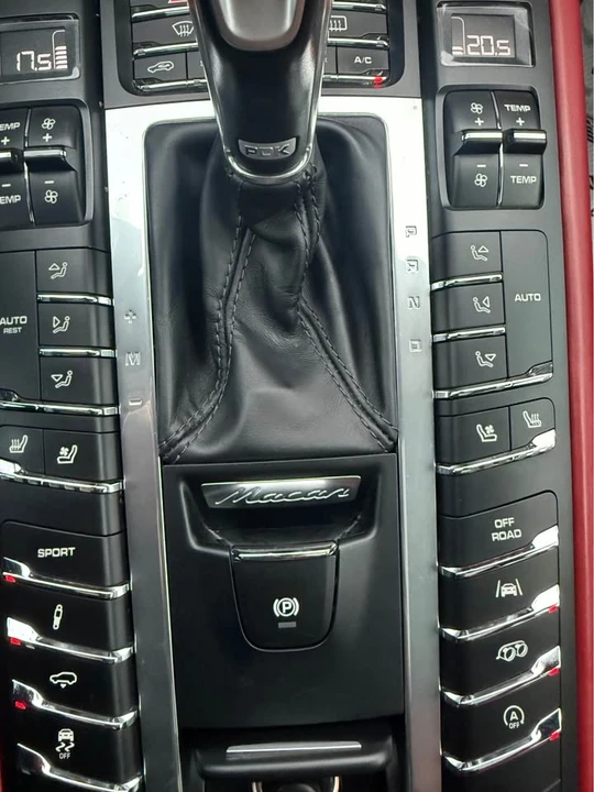 2018 Porsche Macan - Image 8 of 9