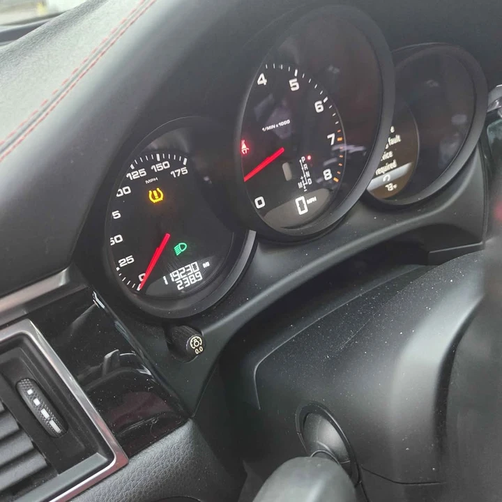 2018 Porsche Macan - Image 12 of 15