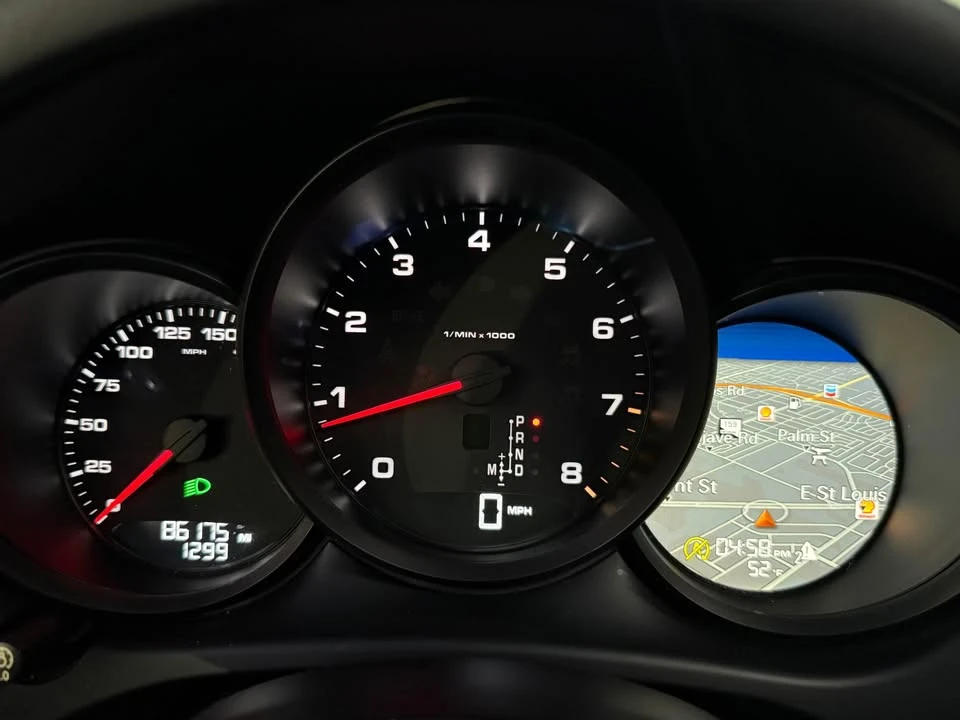 2018 Porsche Macan - Image 16 of 17