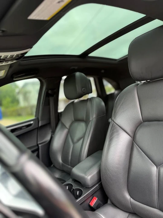 2018 Porsche Macan - Image 16 of 20