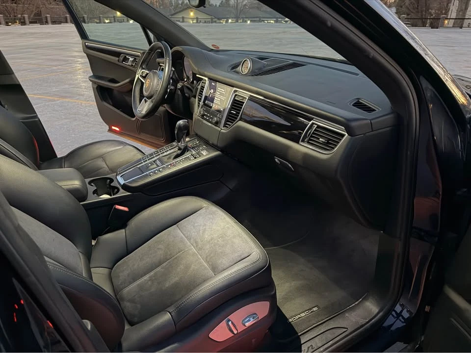 2018 Porsche Macan - Image 12 of 16