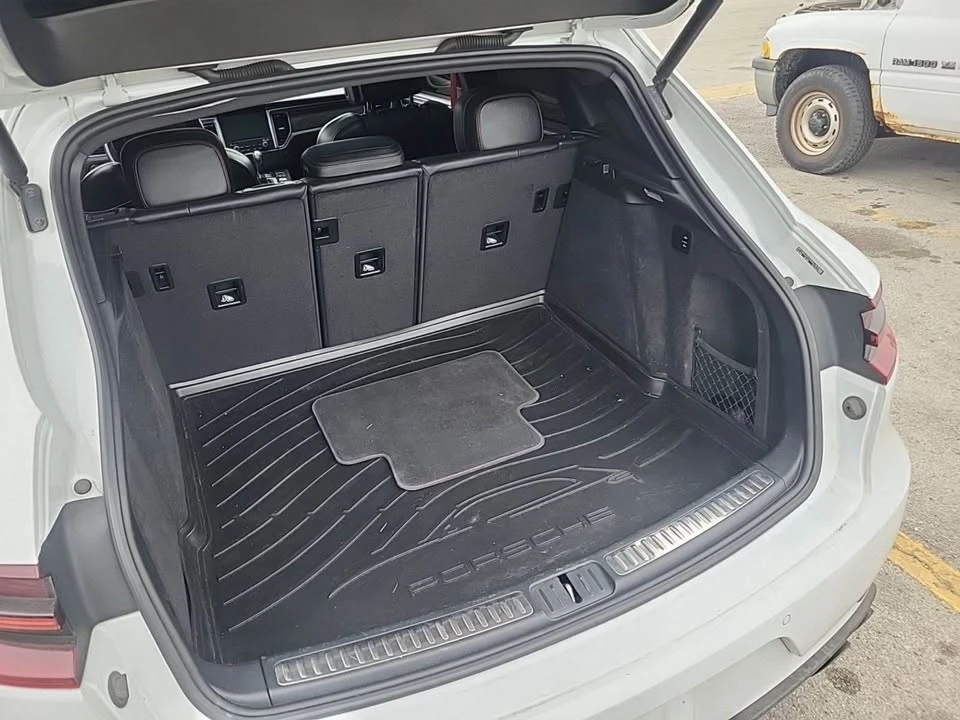 2018 Porsche Macan - Image 9 of 16