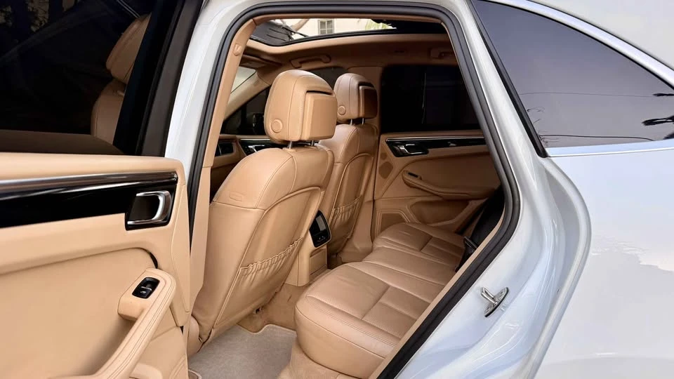 2018 Porsche Macan - Image 13 of 20
