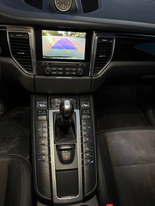 2018 Porsche Macan - Image 14 of 16