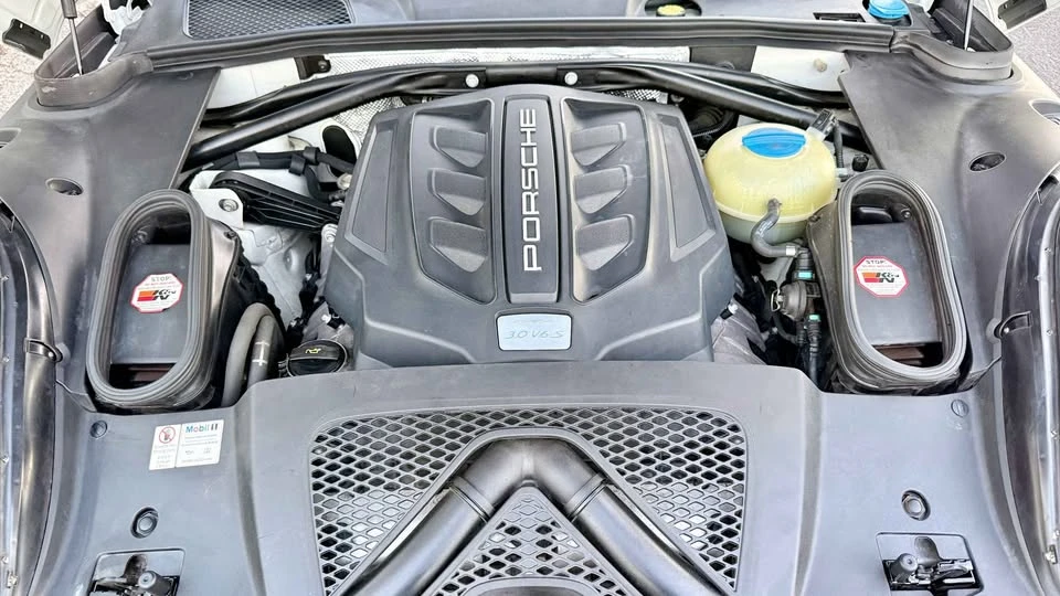 2018 Porsche Macan - Image 18 of 20