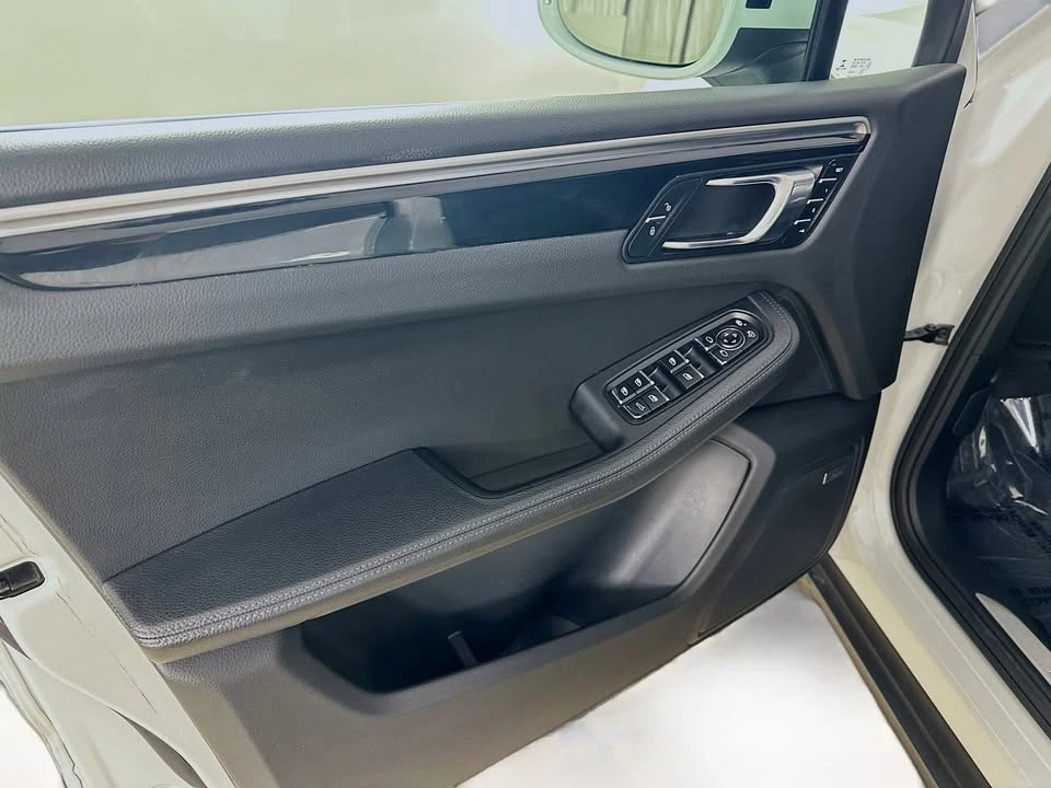 2018 Porsche Macan S - Image 9 of 18