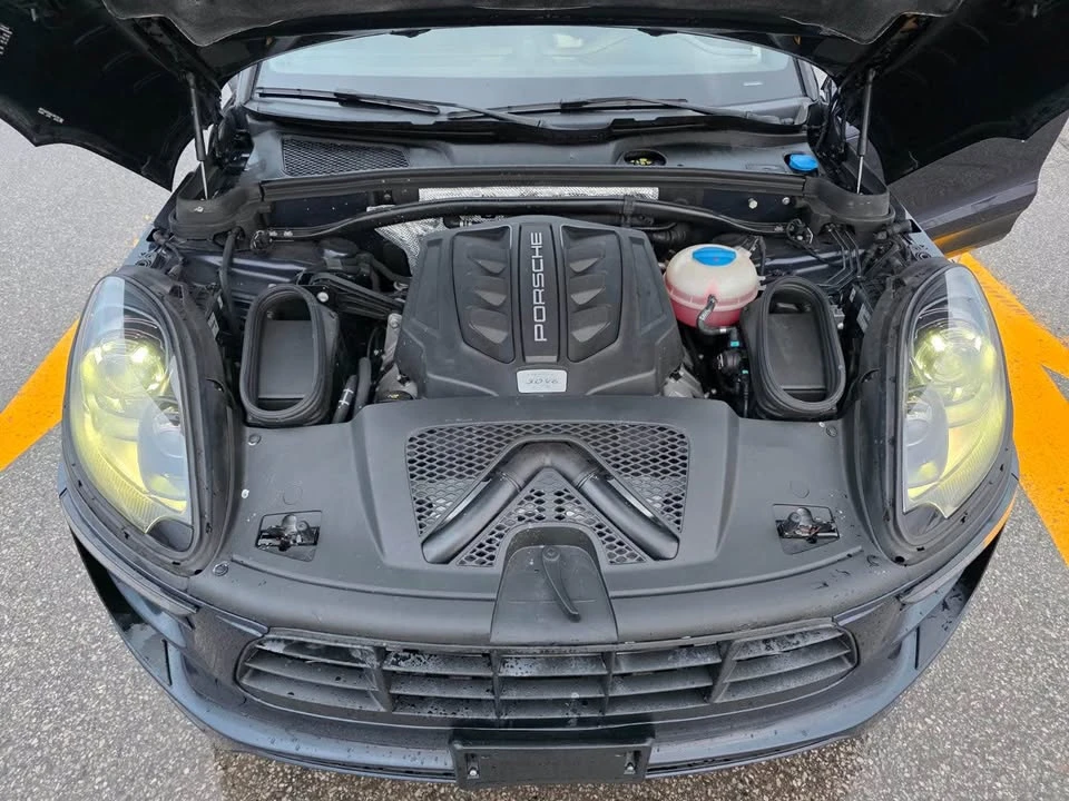 2018 Porsche Macan - Image 18 of 19