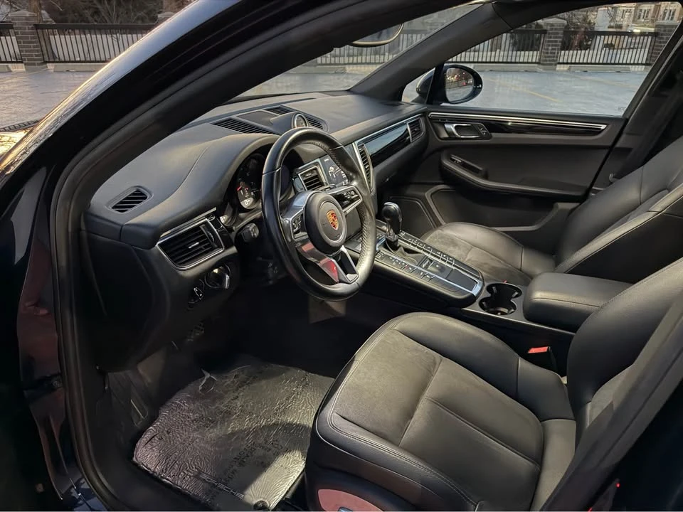 2018 Porsche Macan - Image 9 of 16