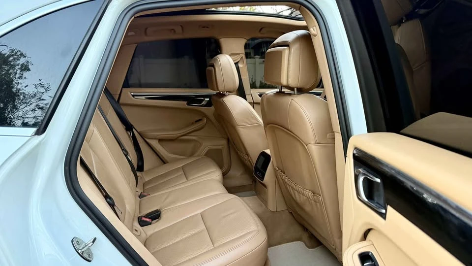 2018 Porsche Macan - Image 12 of 20