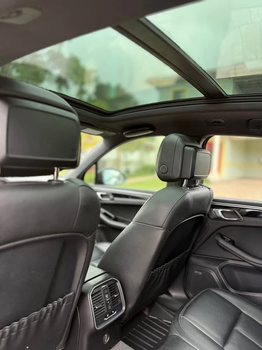 2018 Porsche Macan - Image 15 of 20