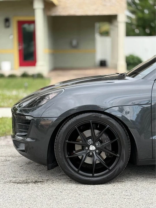 2018 Porsche Macan - Image 19 of 20