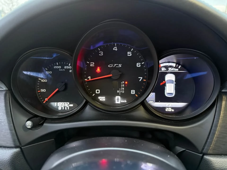 2018 Porsche Macan - Image 10 of 19