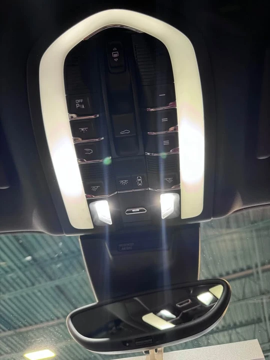 2018 Porsche Macan - Image 12 of 15