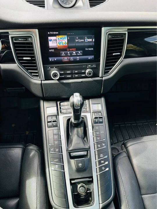 2018 Porsche Macan - Image 10 of 15